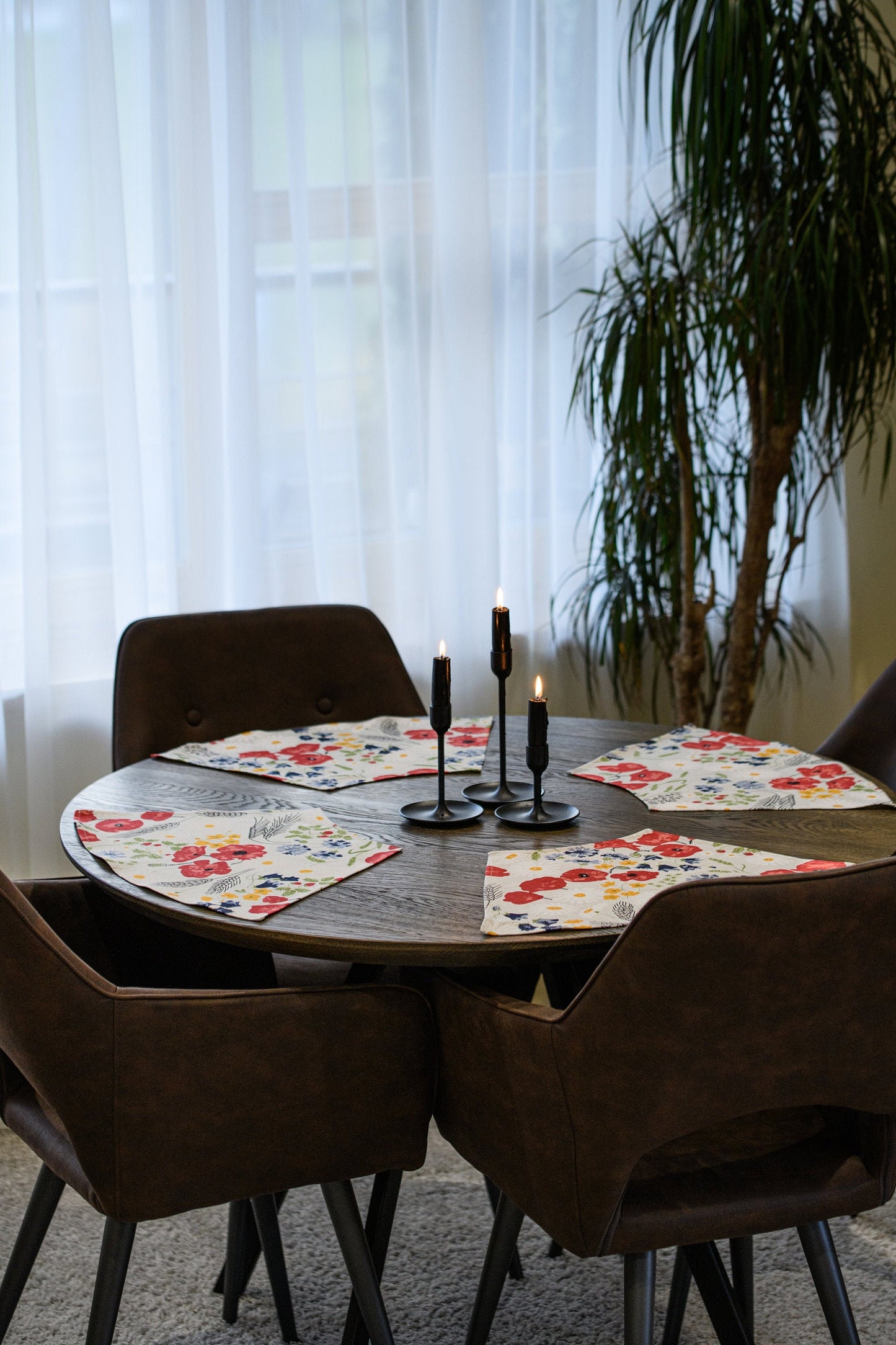 Round two sided table placemats, Floral placemats for round table, Wedge shaped placemat set, Poppy table décor, Country round table toppers