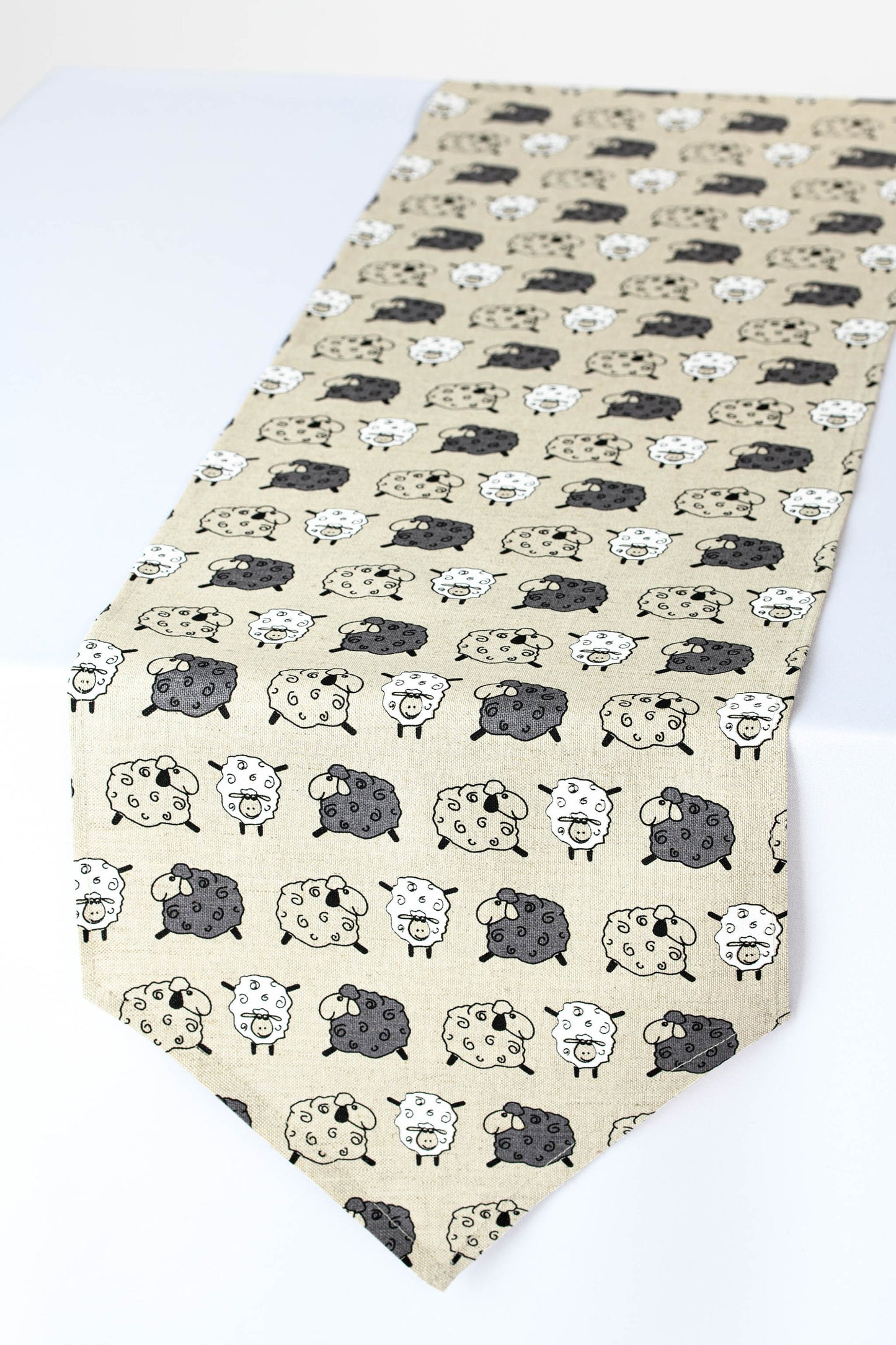 Table runner with sheep, Sheep print décor, Country table linen, Sheep kitchen decoration, Gift for ewe fan, Gift idea for shepherd