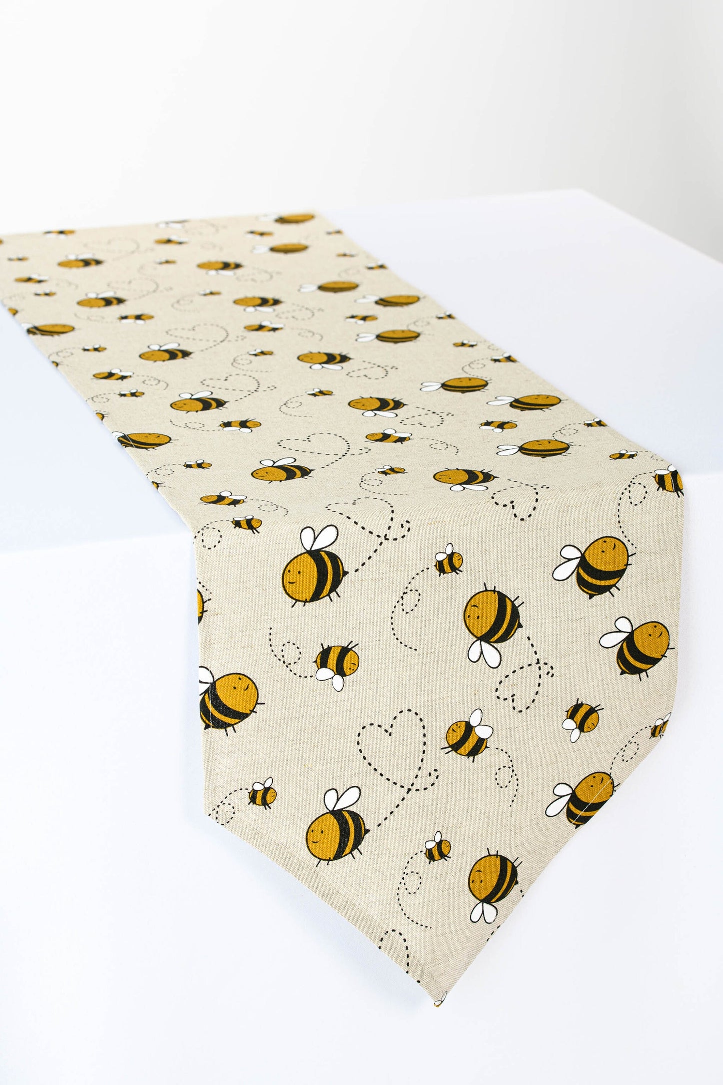 Table runner with bees, Honey bee print décor, Bee fabric linen, Bumblebee kitchen decoration, Gift for bee lover, Gift idea for beekeeper
