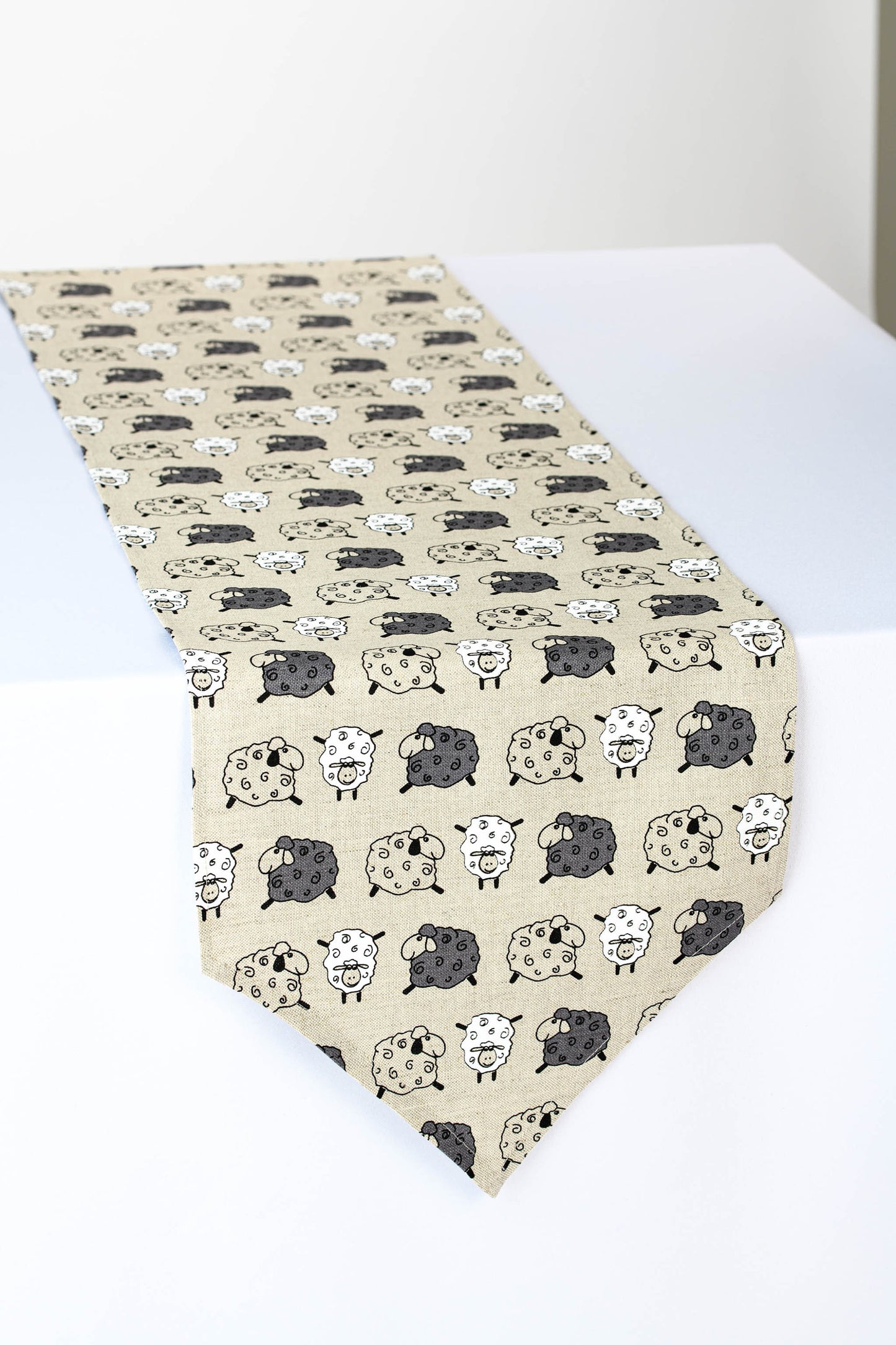 Table runner with sheep, Sheep print décor, Country table linen, Sheep kitchen decoration, Gift for ewe fan, Gift idea for shepherd