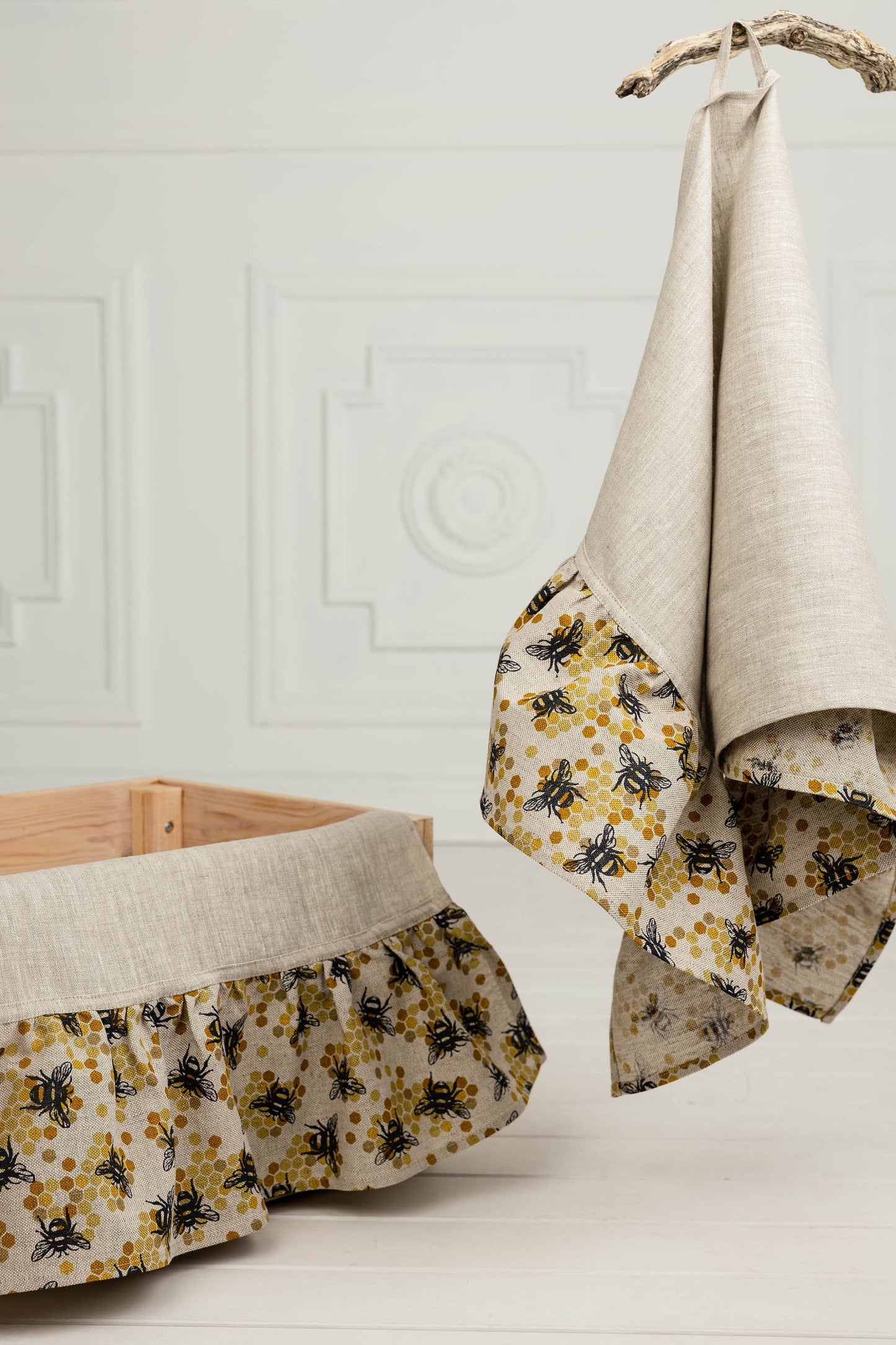 Tea towel with ruffles, Elegant bee dish towel