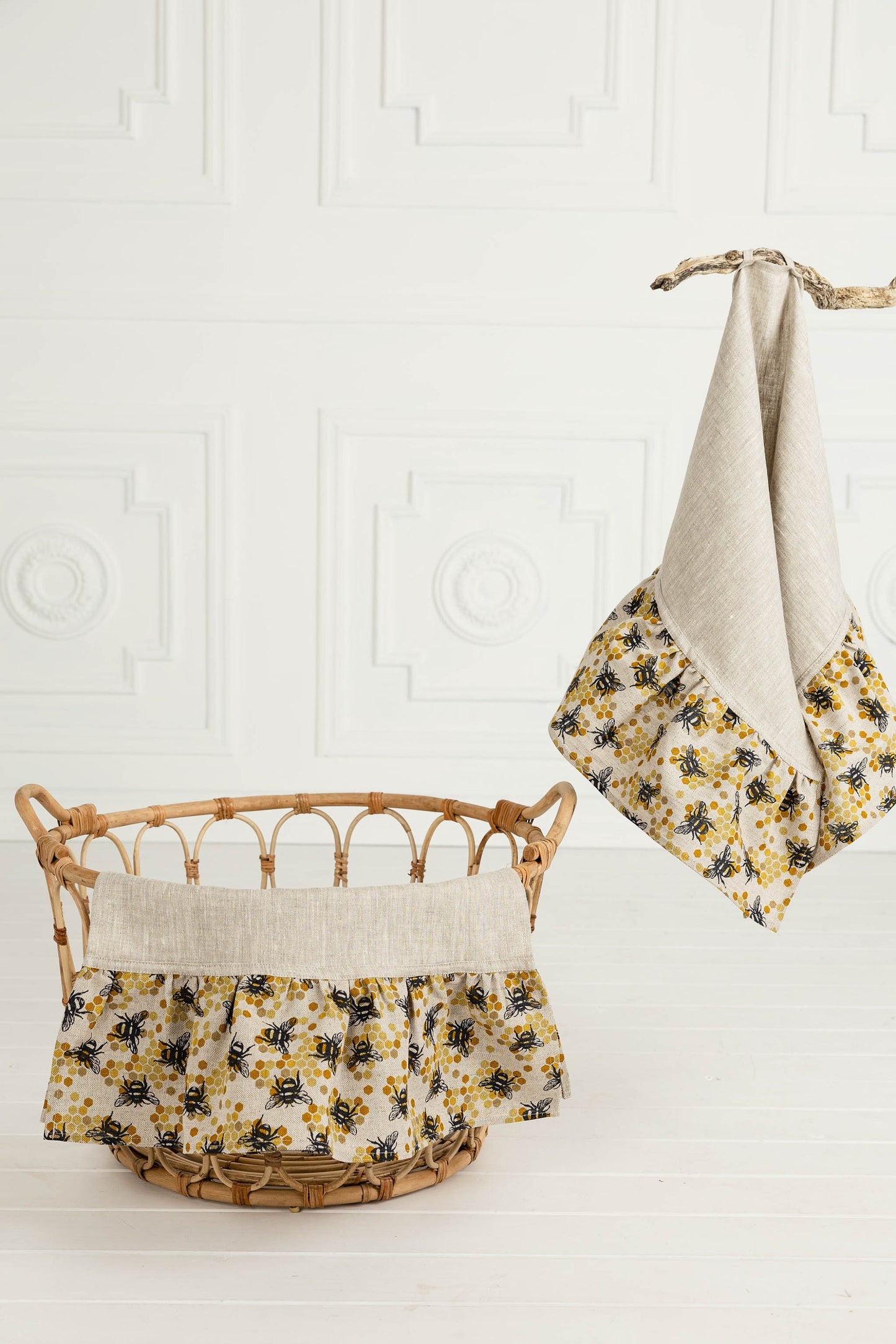 Tea towel with ruffles, Elegant bee dish towel