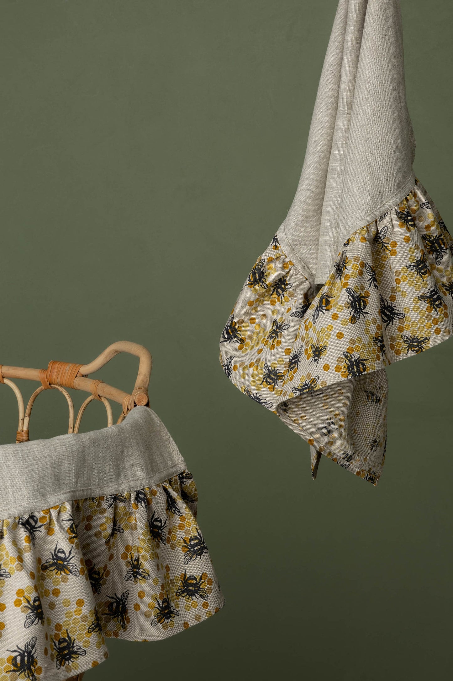 Tea towel with ruffles, Elegant bee dish towel