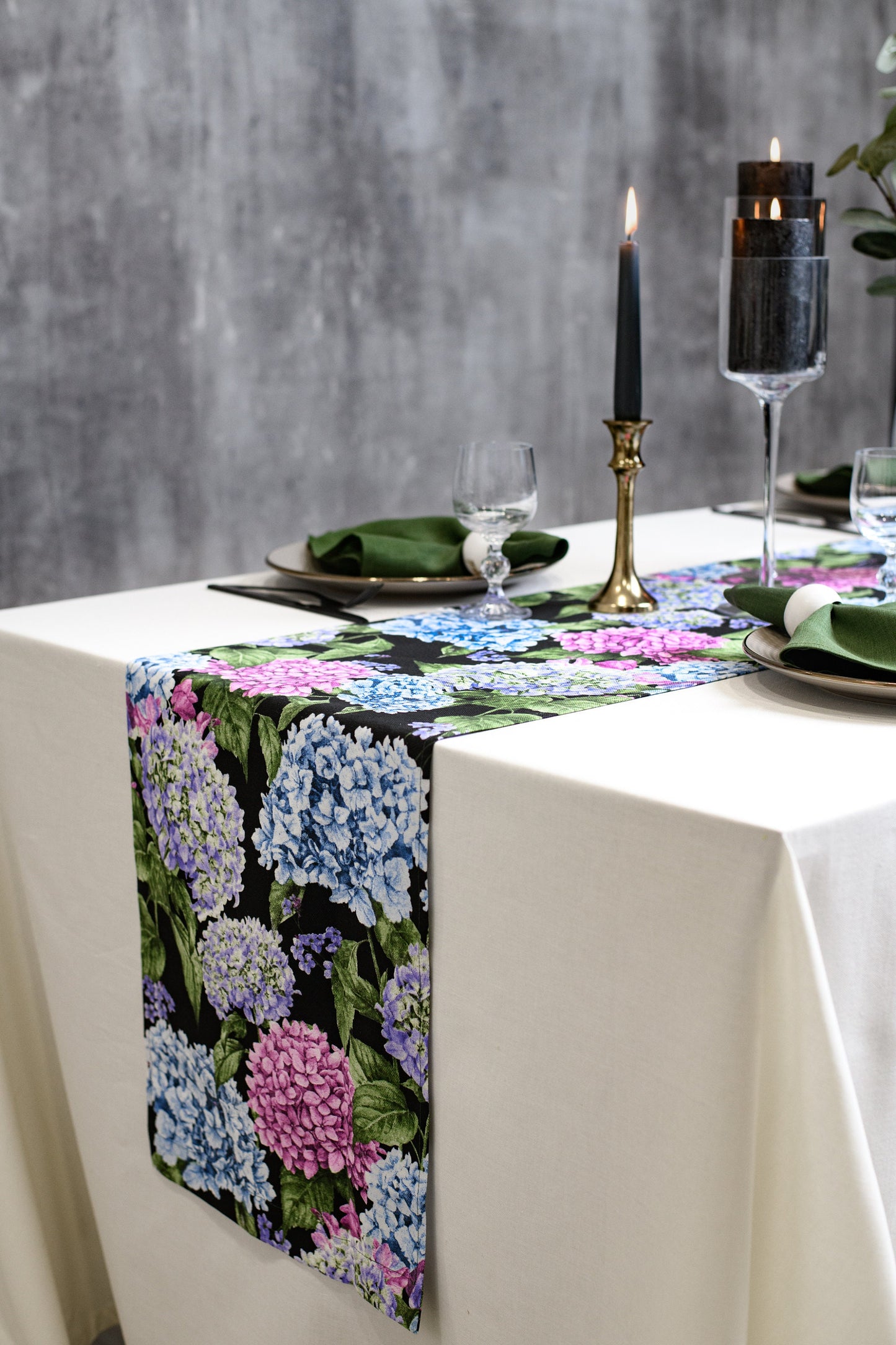Floral table runner, Mother's day table runner inspired by nature, Blue Pink Hydrangea table centrepiece, Hydrangea flower gift idea