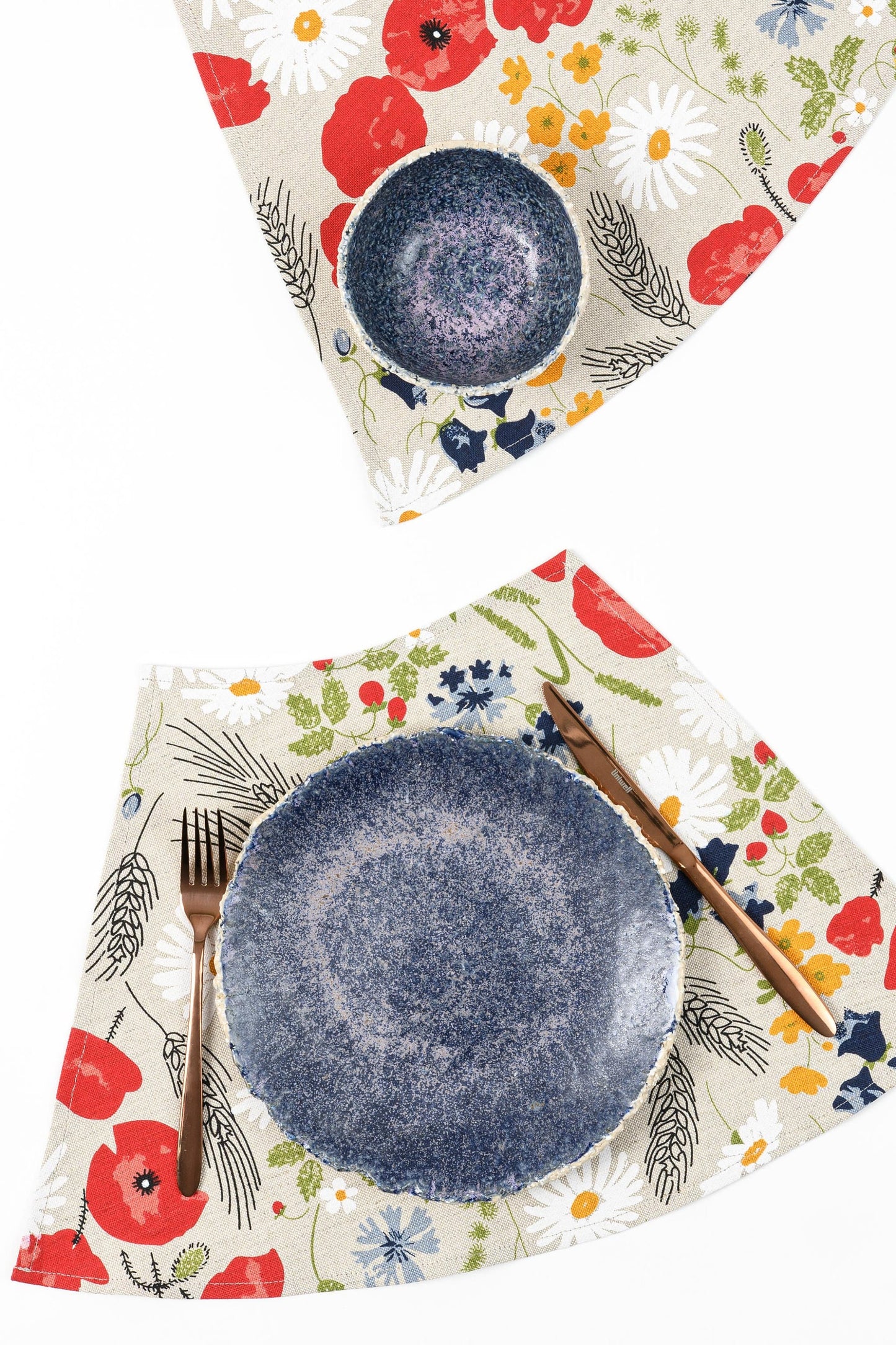 Round two sided table placemats, Floral placemats for round table, Wedge shaped placemat set, Poppy table décor, Country round table toppers
