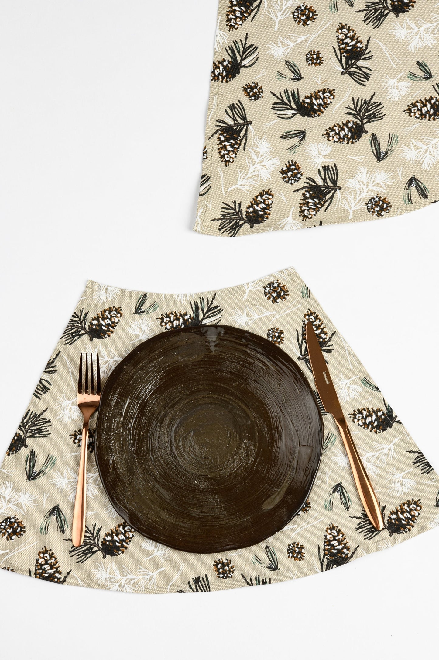 Christmas wedge placemat, Rustic placemat for round table, Holiday placemat set 4 5 6, Round table Christmas décor, Festive round mats