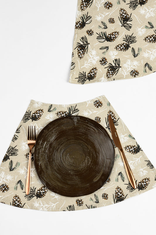 Christmas wedge placemat, Rustic placemat for round table, Holiday placemat set 4 5 6, Round table Christmas décor, Festive round mats