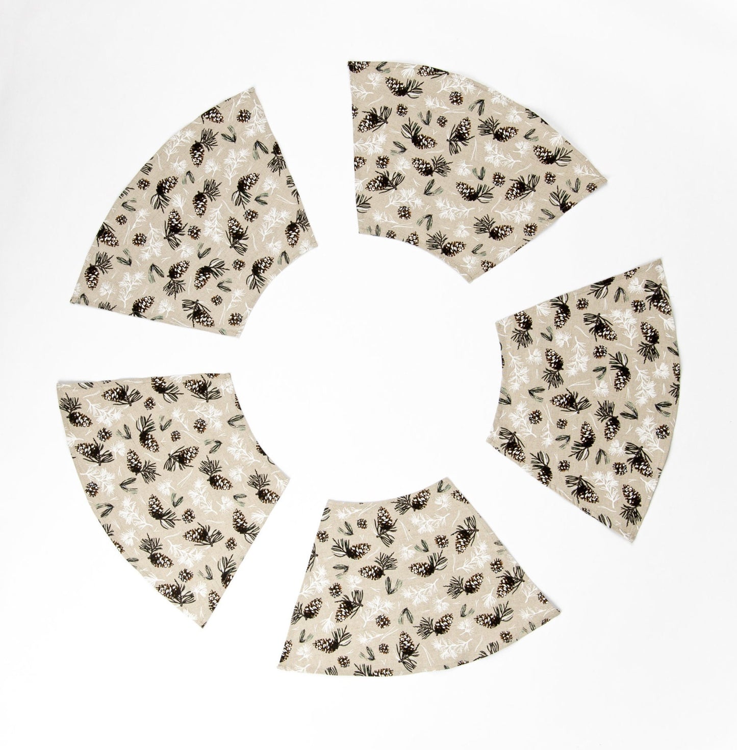 Christmas wedge placemat, Rustic placemat for round table, Holiday placemat set 4 5 6, Round table Christmas décor, Festive round mats