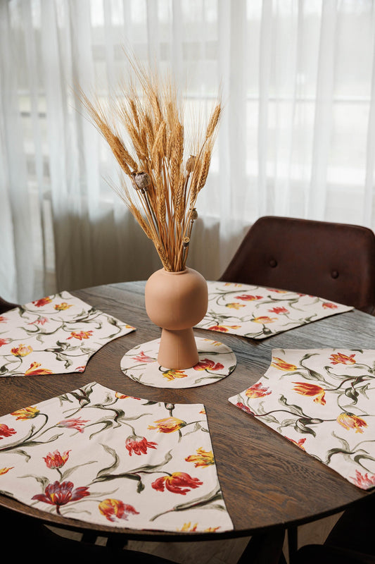 Tulip placemat set for round table, Reversible wedge floral placemat, Tulip table decorations, Tulip print table mats, Tulip gift idea