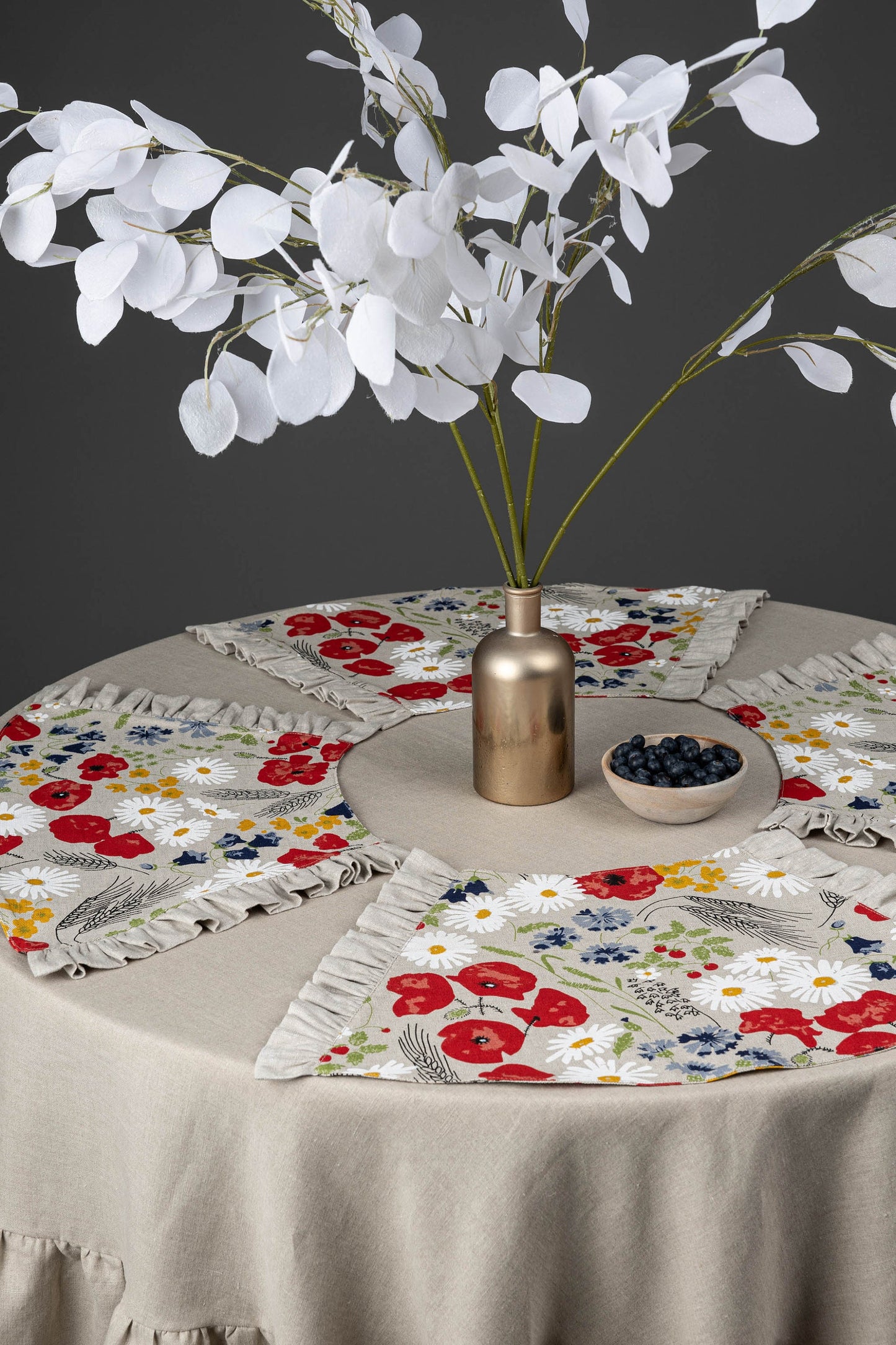 Floral wedge placemat set for round table, Poppy flower double layered mats with ruffle, Rustic table decoration, Elegant linen table topper