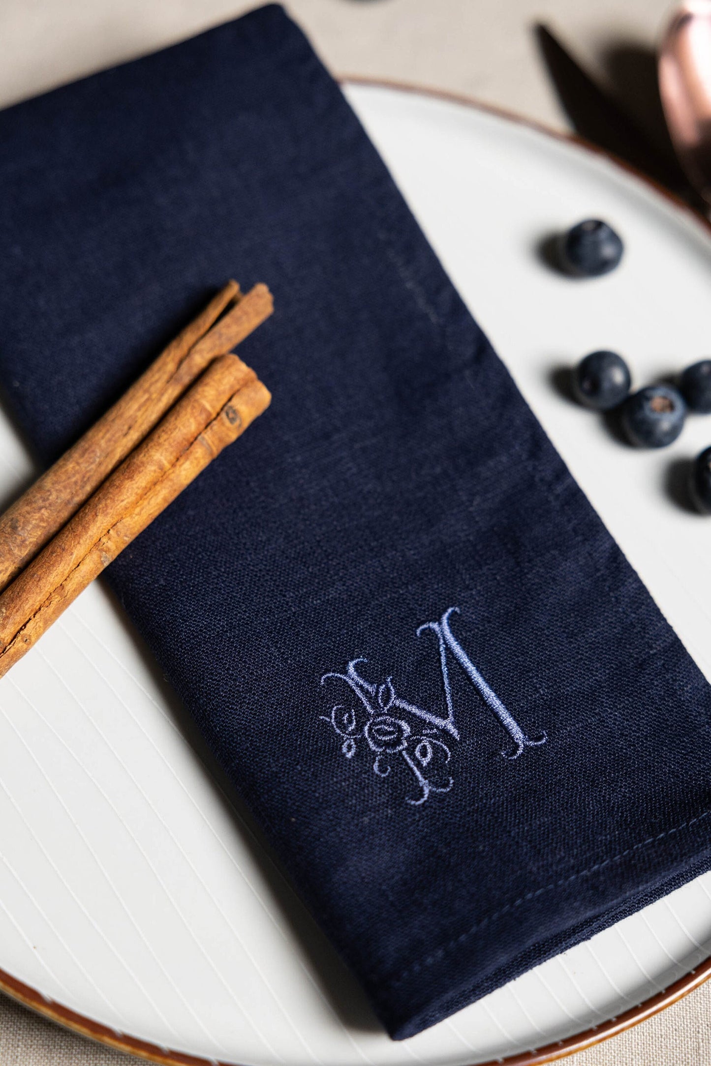 Personalized wedding napkins, Navy blue dinner napkins, Embroidered linen serviette