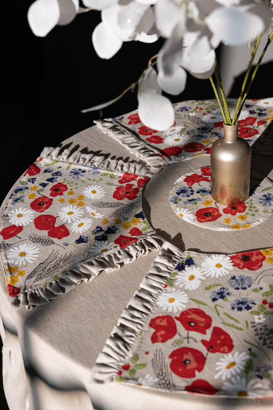 Floral wedge placemat set for round table, Poppy flower double layered mats with ruffle, Rustic table decoration, Elegant linen table topper