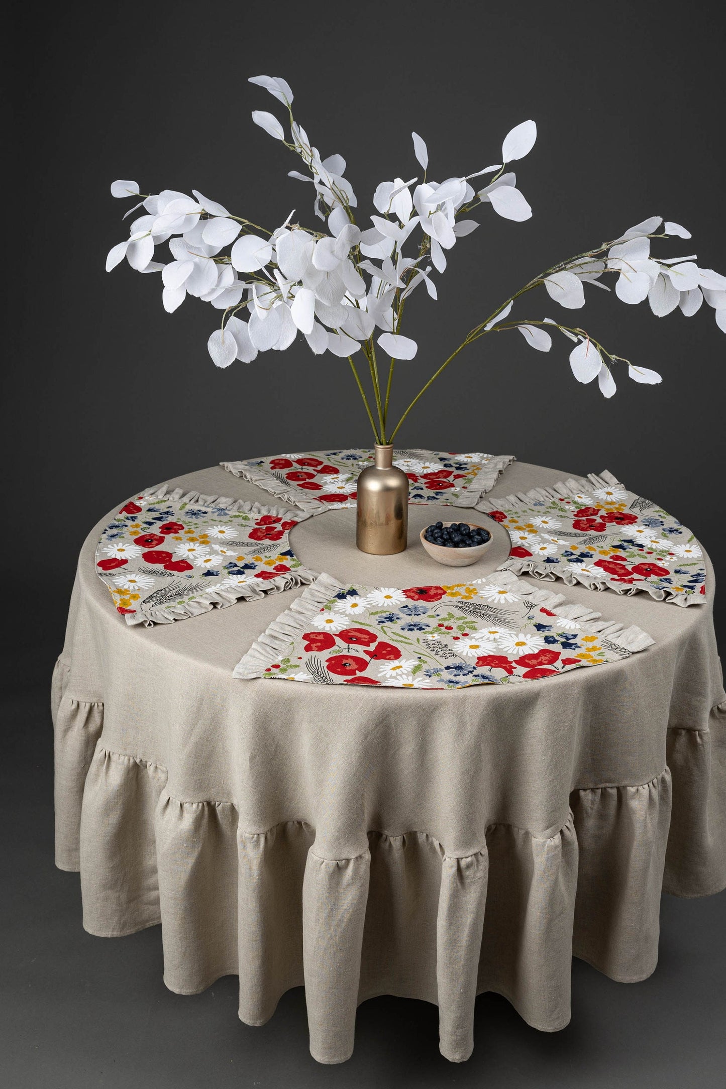 Floral wedge placemat set for round table, Poppy flower double layered mats with ruffle, Rustic table decoration, Elegant linen table topper
